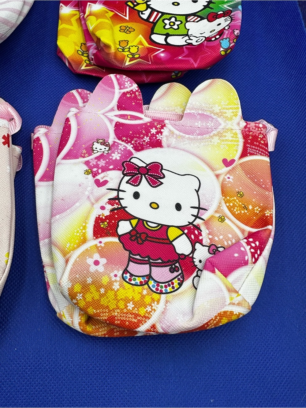 Hello Kitty Mini Purses and Two Hello Kitty Keychains - Picture 9 of 12